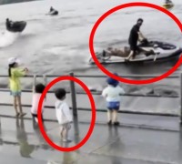 한강 제트스키 아이 조준 물대포 쏴...서 있던 아이 쓰러져 머리 수술